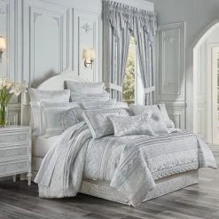 Brand new 🥰 Five Queens Court Rivas Comforter Set ✔️