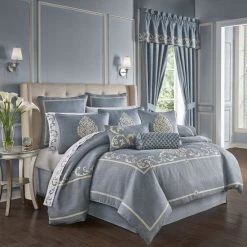 Brand new π Five Queens Court Augusta Comforter Set β